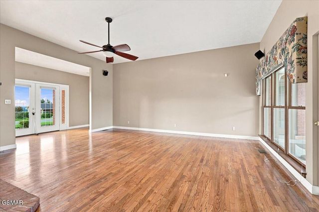 1272 Stonewall Jackson Drive, Dandridge, TN 37725