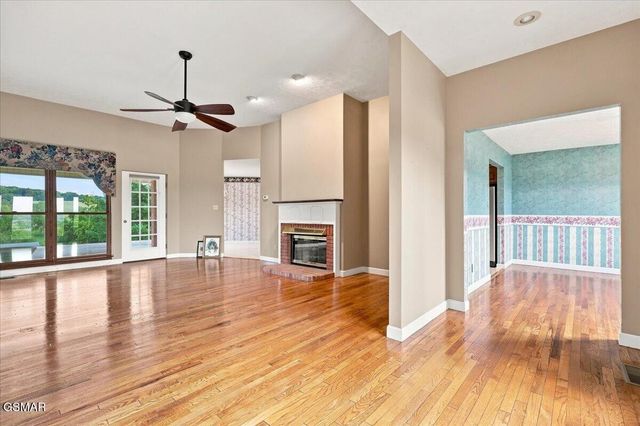 1272 Stonewall Jackson Drive, Dandridge, TN 37725