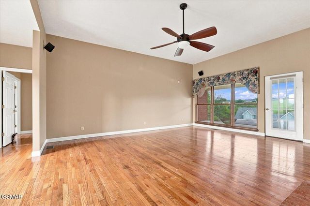 1272 Stonewall Jackson Drive, Dandridge, TN 37725