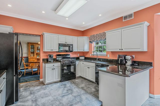 191 Natures Lane, Miller Place, NY 11764