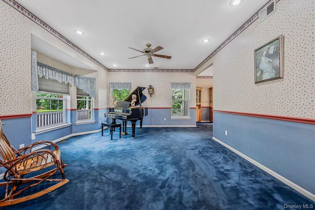 191 Natures Lane, Miller Place, NY 11764
