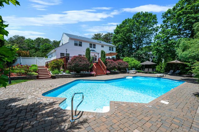 191 Natures Lane, Miller Place, NY 11764