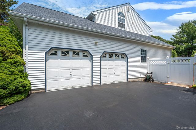 191 Natures Lane, Miller Place, NY 11764