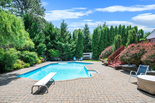 191 Natures Lane, Miller Place, NY 11764