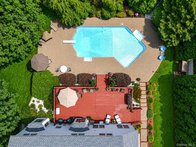 191 Natures Lane, Miller Place, NY 11764