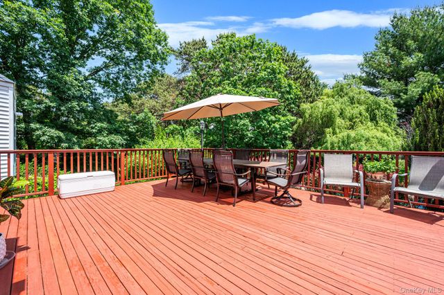 191 Natures Lane, Miller Place, NY 11764