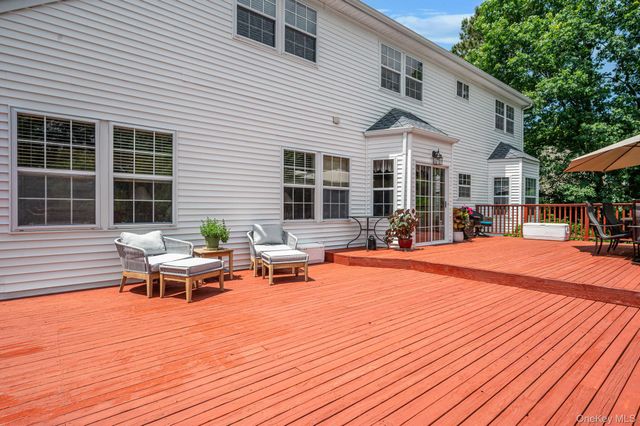 191 Natures Lane, Miller Place, NY 11764