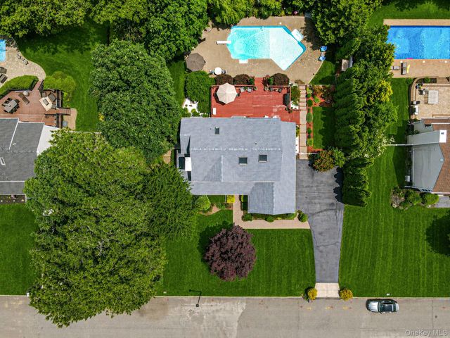 191 Natures Lane, Miller Place, NY 11764