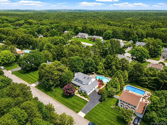 191 Natures Lane, Miller Place, NY 11764