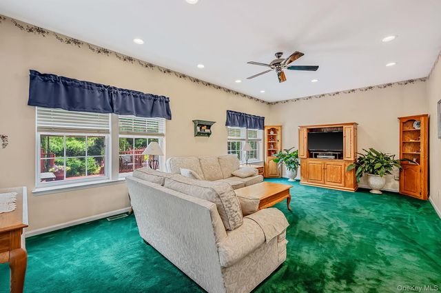 191 Natures Lane, Miller Place, NY 11764