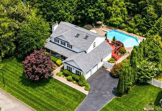 191 Natures Lane, Miller Place, NY 11764