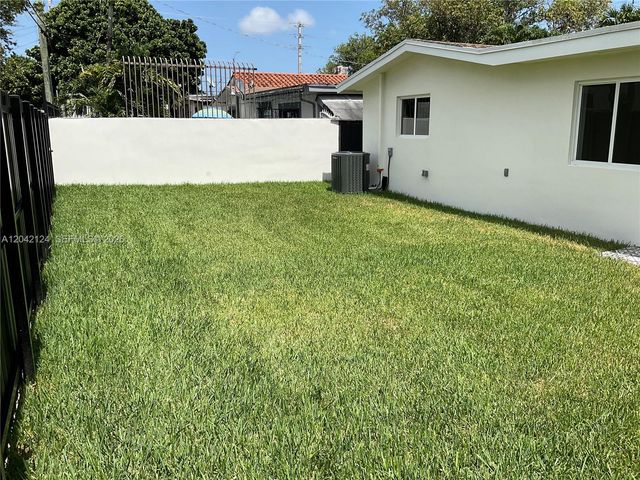 2315 NW 3rd St, Miami, FL 33125