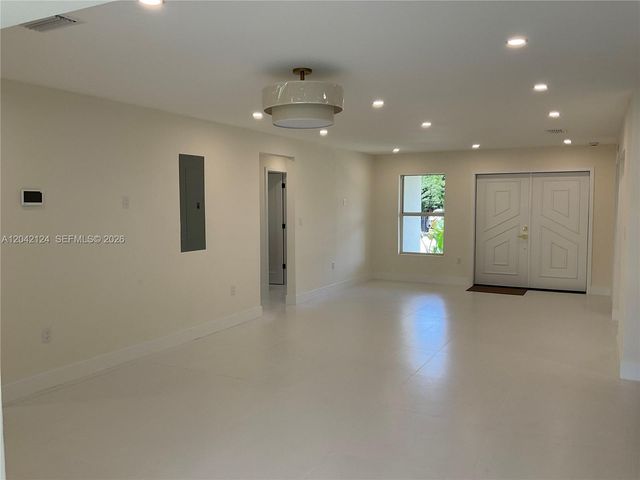 2315 NW 3rd St, Miami, FL 33125