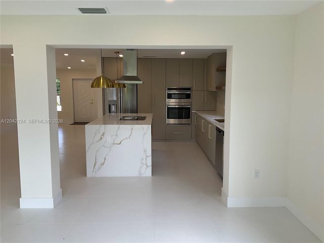 2315 NW 3rd St, Miami, FL 33125