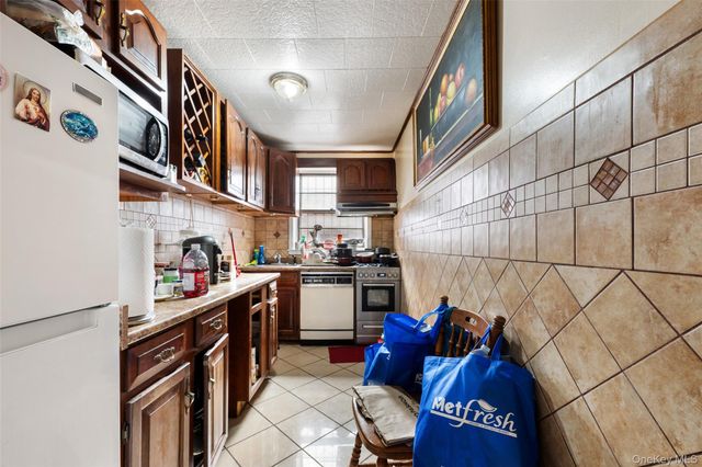 7714 Cypress Hills Street, Glendale, NY 11385