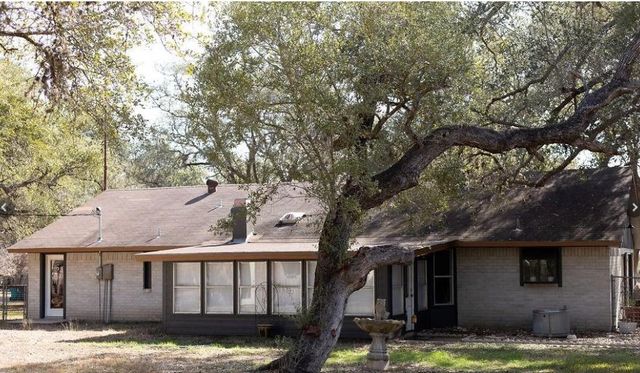 188 Cavalry Rd, Victoria, TX 77905