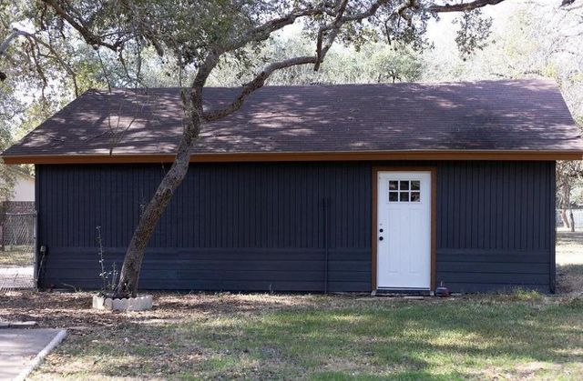 188 Cavalry Rd, Victoria, TX 77905