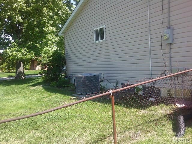 1972 Shoreham Drive, Florissant, MO 63033