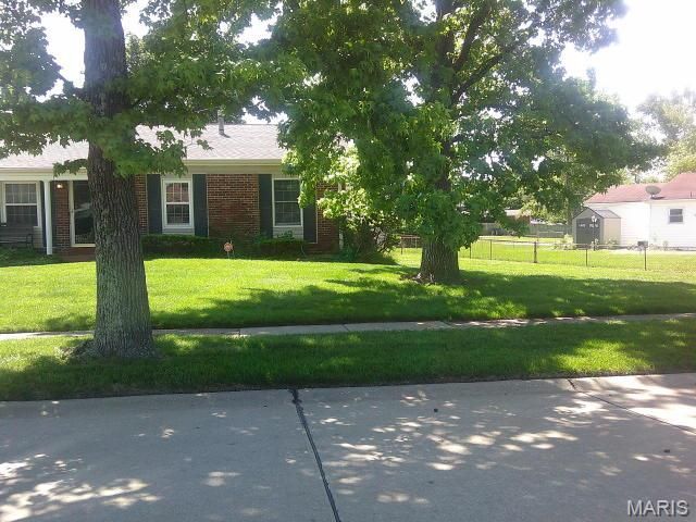 1972 Shoreham Drive, Florissant, MO 63033
