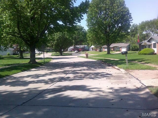 1972 Shoreham Drive, Florissant, MO 63033