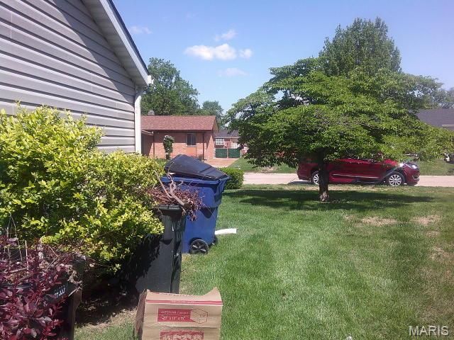 1972 Shoreham Drive, Florissant, MO 63033