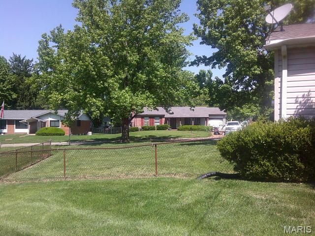1972 Shoreham Drive, Florissant, MO 63033