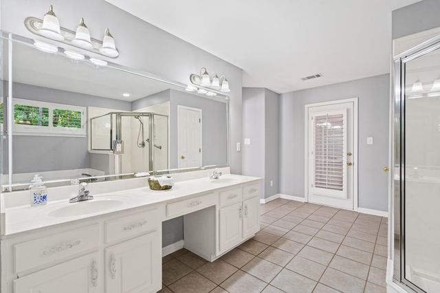 8217 THORNE DR, Bartlett, TN 38002