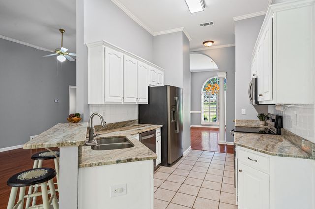 8217 THORNE DR, Bartlett, TN 38002