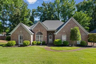 8217 THORNE DR, Bartlett, TN 38002