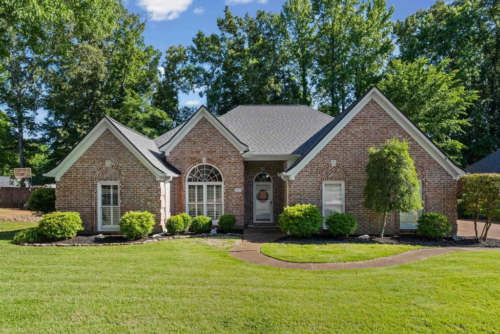 8217 THORNE DR, Bartlett, TN 38002