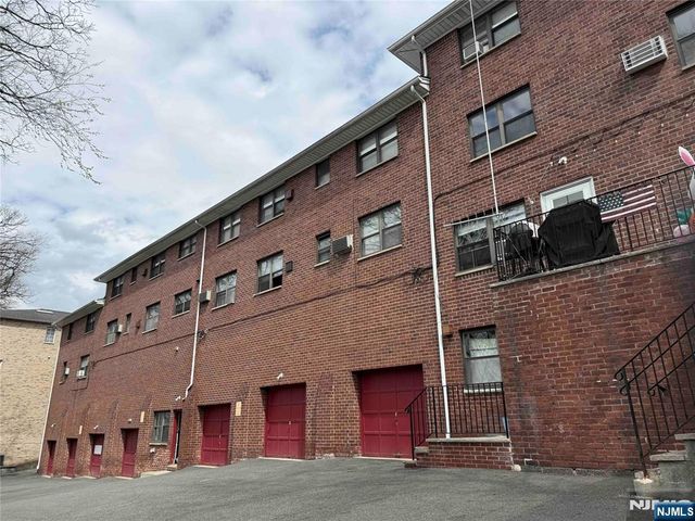 428 Northwood Way 1, Palisades Park, NJ 07650