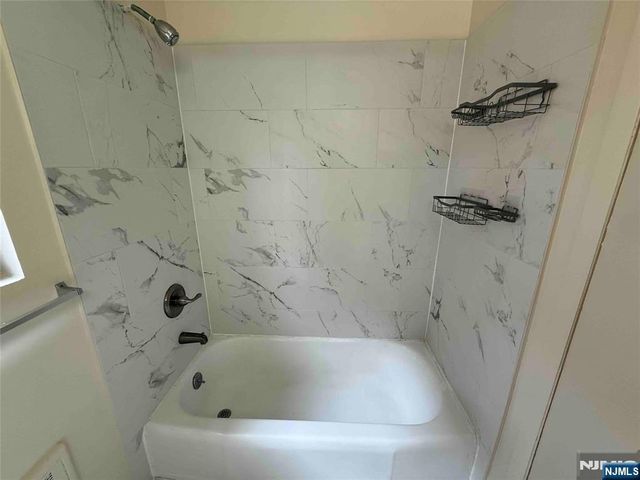 428 Northwood Way 1, Palisades Park, NJ 07650