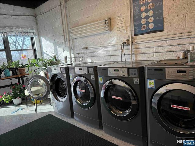 428 Northwood Way 1, Palisades Park, NJ 07650