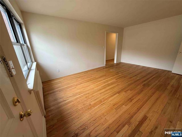 428 Northwood Way 1, Palisades Park, NJ 07650