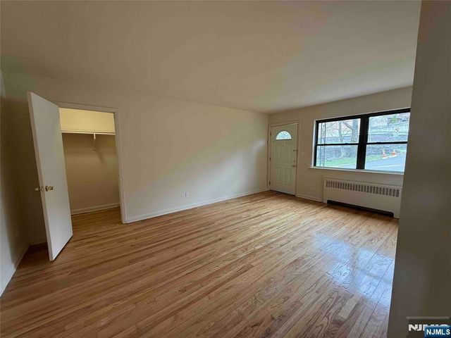 428 Northwood Way 1, Palisades Park, NJ 07650