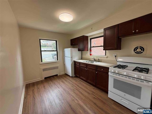 428 Northwood Way 1, Palisades Park, NJ 07650