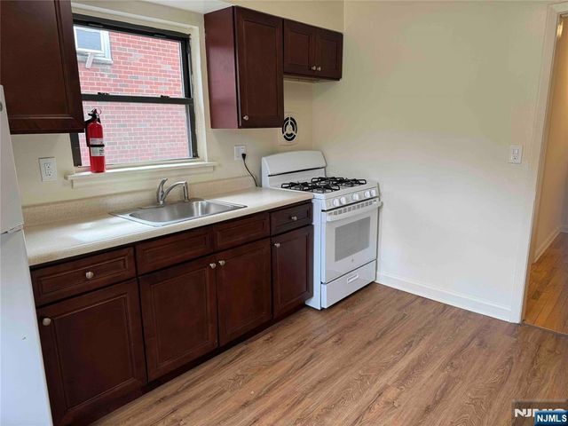 428 Northwood Way 1, Palisades Park, NJ 07650