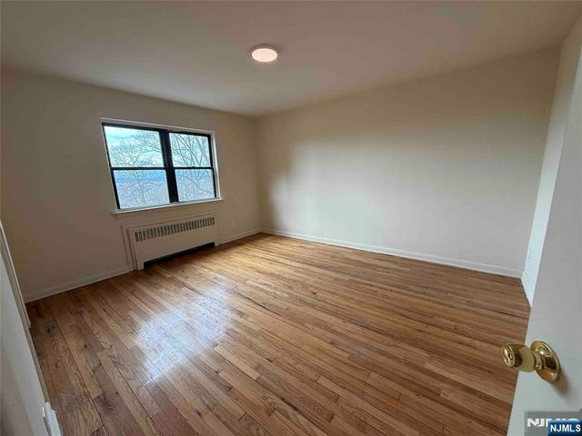 428 Northwood Way 1, Palisades Park, NJ 07650