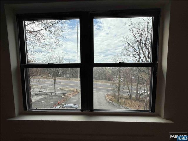 428 Northwood Way 1, Palisades Park, NJ 07650