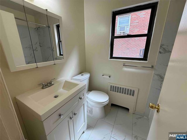 428 Northwood Way 1, Palisades Park, NJ 07650