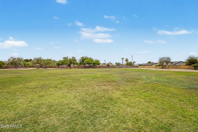 8340 W STELLA Way, Glendale, AZ 85305