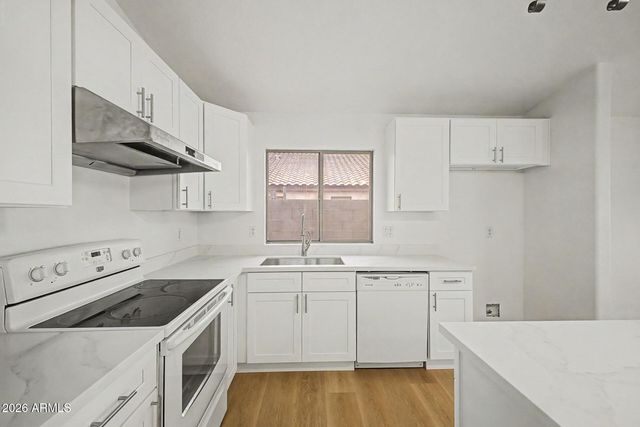 8340 W STELLA Way, Glendale, AZ 85305