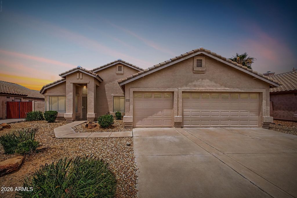 8340 W STELLA Way, Glendale, AZ 85305