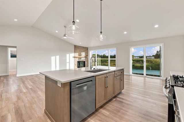 2782 STELOR DRIVE, Green Bay, WI 54311