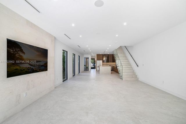 2610 SW 17th St, Miami, FL 33145