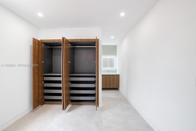 2610 SW 17th St, Miami, FL 33145