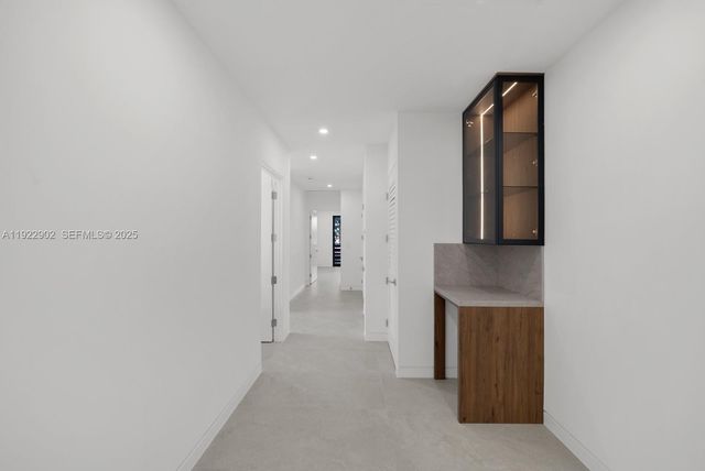 2610 SW 17th St, Miami, FL 33145