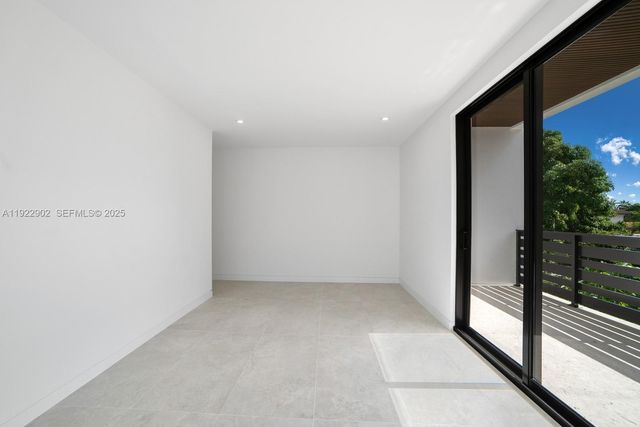 2610 SW 17th St, Miami, FL 33145