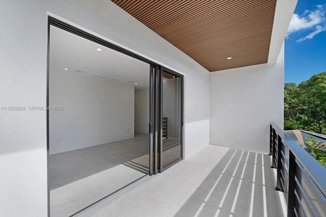 2610 SW 17th St, Miami, FL 33145