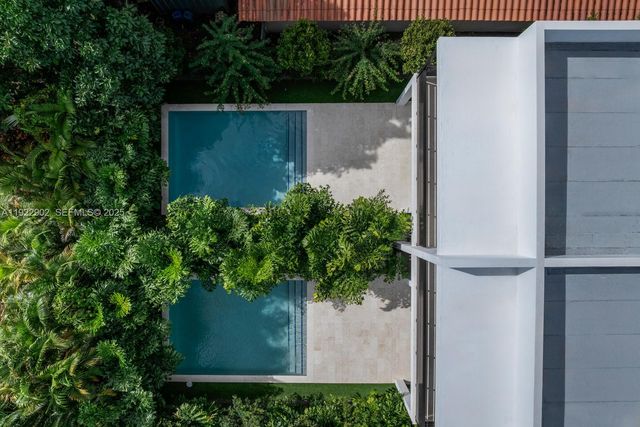 2610 SW 17th St, Miami, FL 33145